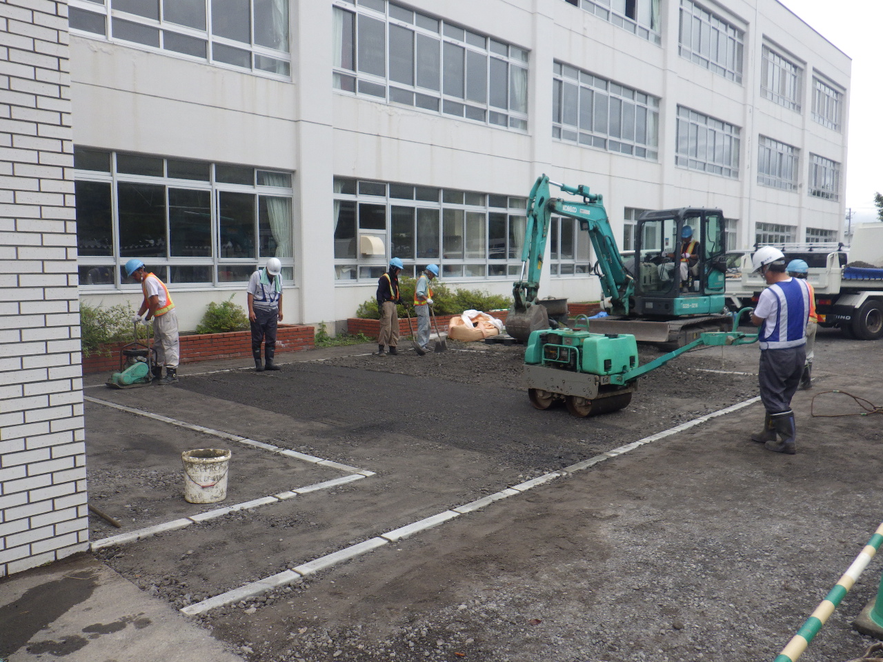 伊達中学校の身障者用駐車場を整備しました 株式会社 永井組 北海道伊達 市で公共事業をはじめ 各種土木工事 管工事 水道施設工事の請負 維持管理を行っております